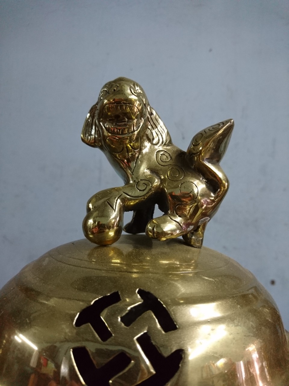 Lư đồng xưa của Huế - Lư thờ cúng tổ tiên bền bỉ với thời gian Lư đồng xưa của Huế - Lư thờ cúng tổ tiên bền bỉ với thời gian