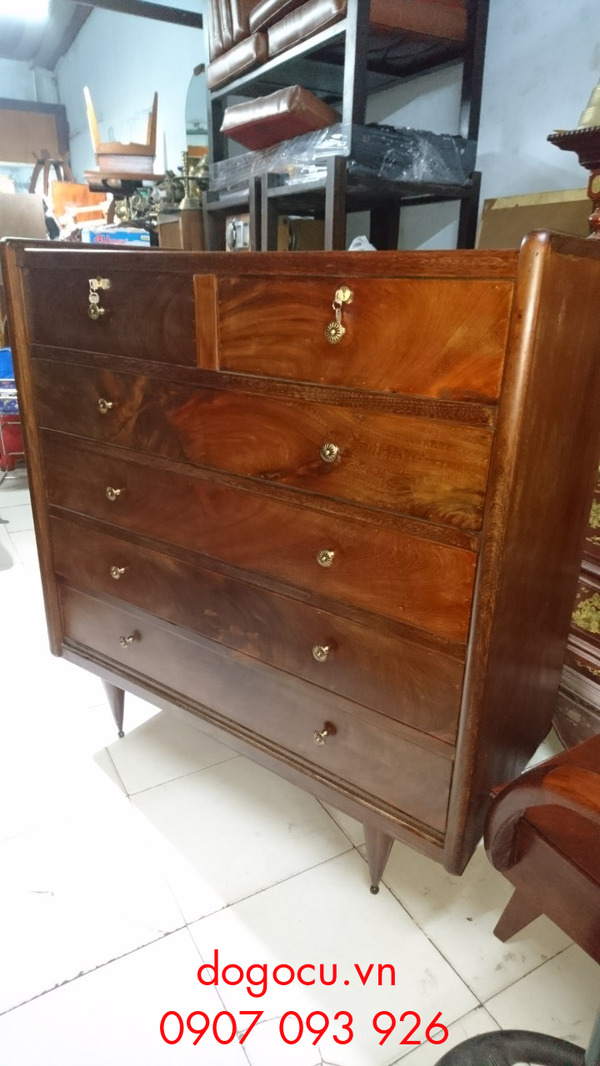 Kệ tivi phòng khách bằng gỗ mang đến vẻ đẹp cổ điển