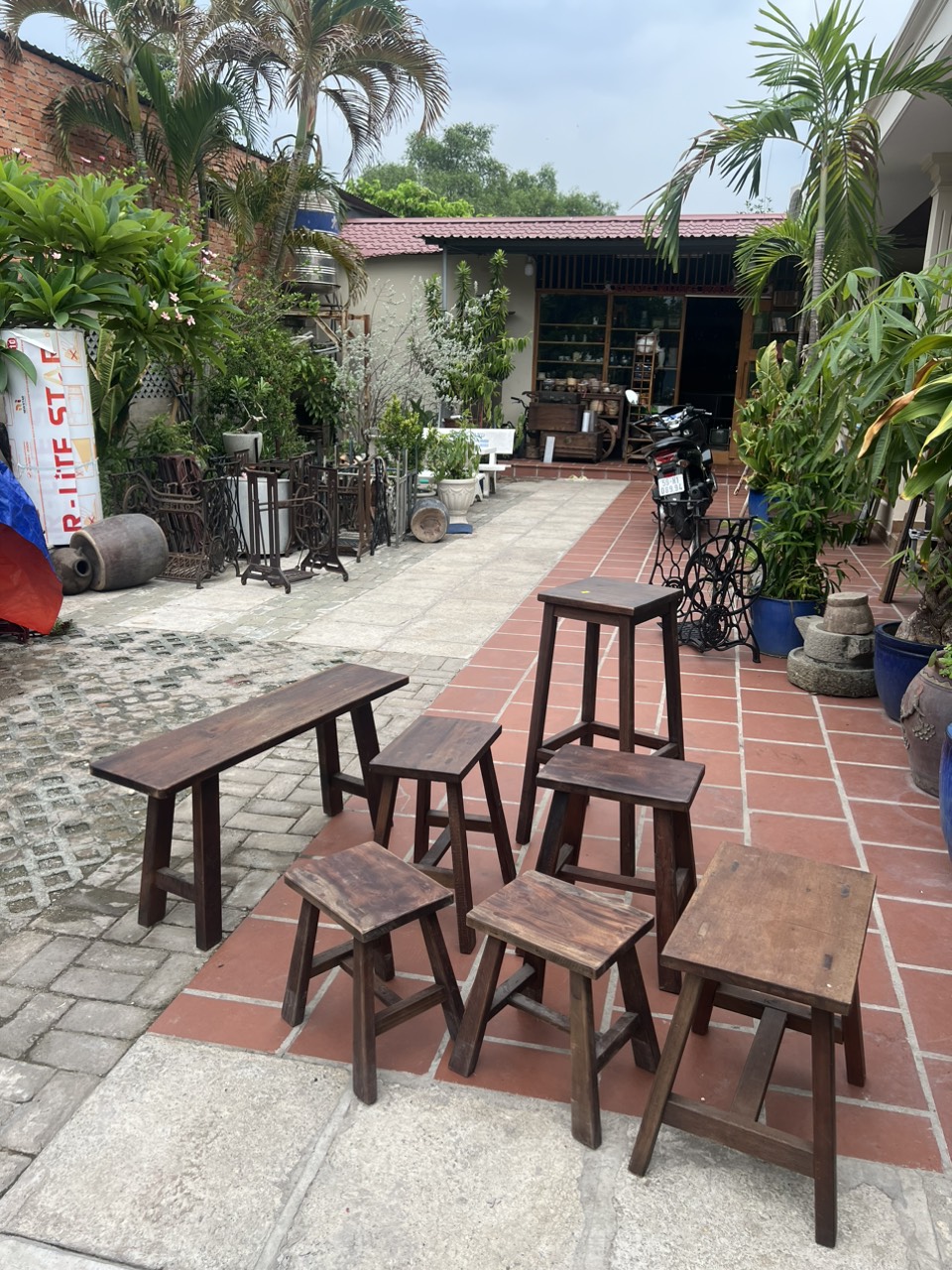 Lâm Hải chuyên cung cấp các mặt hàng như ghế đôn gỗ cũ với giá cả hợp lý và chất lượng tốt. Lâm Hải chuyên cung cấp các mặt hàng như ghế đôn gỗ cũ với giá cả hợp lý và chất lượng tốt.