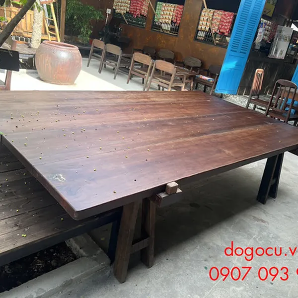 Sập gỗ cũ gỗ Chò Chỉ chiều cao 64cm, chiều dài 239cm và chiều rộng 156cm xu hướng trang trí được yêu thích nhất