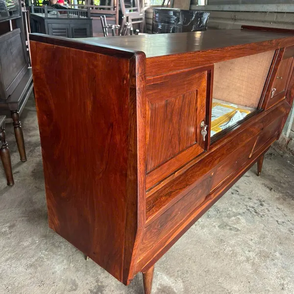 Tủ Búp Phê Xưa - Nét Đẹp Vượt Thời Gian Cho Không Gian Sống Hoàn Mỹ