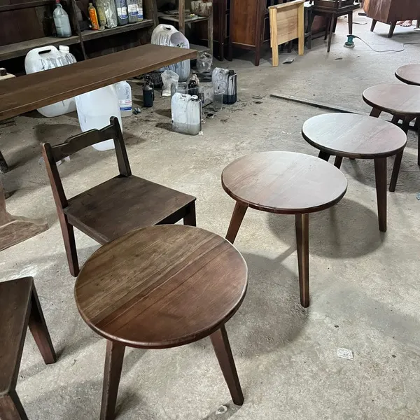 Bàn gỗ tròn 3 chân