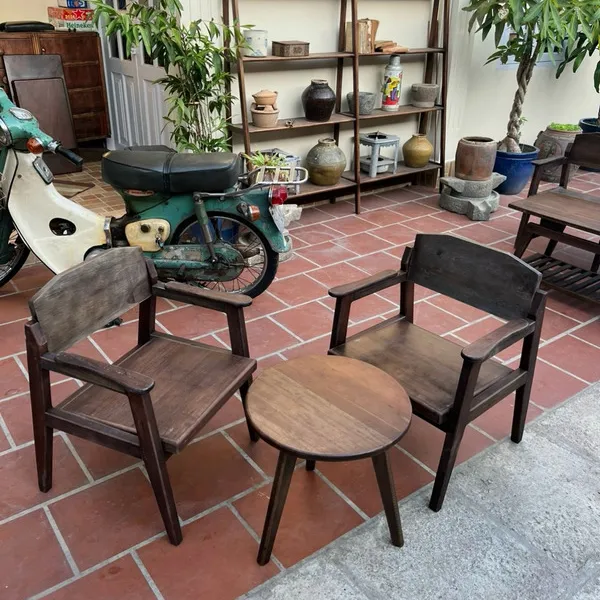 Bàn gỗ tròn 3 chân