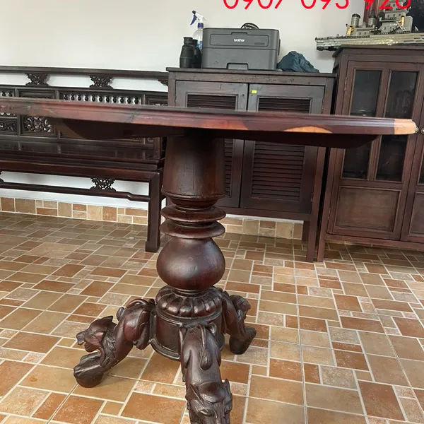 Bàn tròn chân sư tử - Thiết kế tiện nghi mang tới không gian đẳng cấp