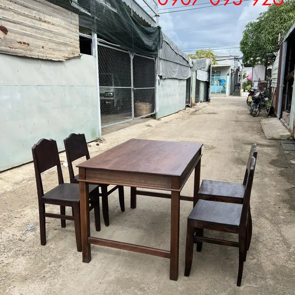 Bộ bàn ăn 4 ghế gỗ tự nhiên - Bàn cao 75x75x75cm, ghế cao 45cm với nhiều ưu việt