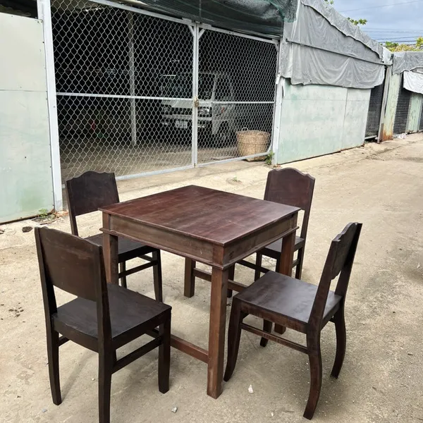 Bộ bàn ăn 4 ghế gỗ tự nhiên - Bàn cao 75x75x75cm, ghế cao 45cm với nhiều ưu việt