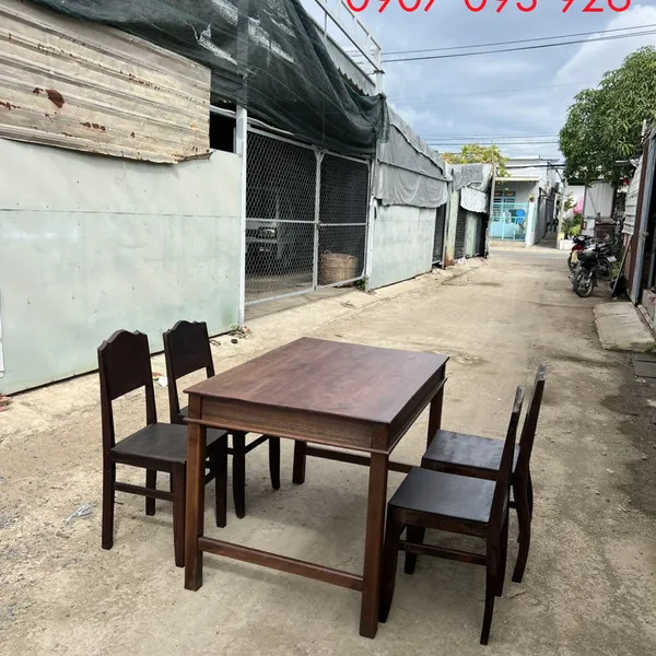Bộ bàn ăn 4 ghế gỗ tự nhiên - Bàn cao 75x75x75cm, ghế cao 45cm với nhiều ưu việt