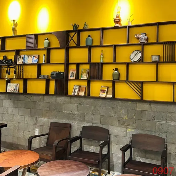 Kệ gỗ xưa sang trọng cho không gian cổ điển