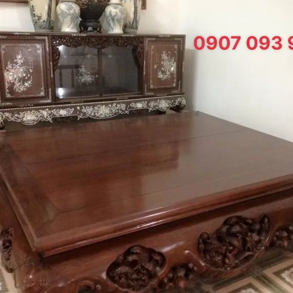 Sập gụ ta cũ,  biểu tượng của sự giàu có, thịnh vượng
