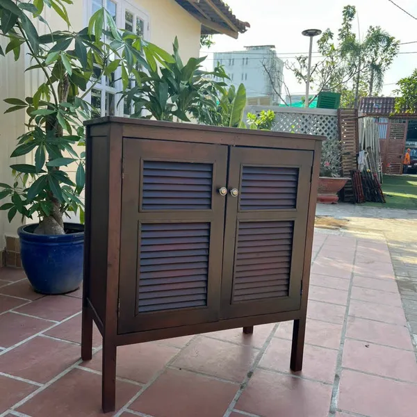 Tủ gỗ nhỏ cửa lá sách