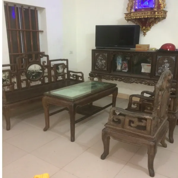 Bộ bàn ghế móc đá gỗ gụ ta với vẻ đẹp hiếm có
