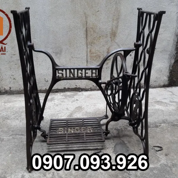 Chân máy khâu singer cổ xưa làm bàn phong cách cổ điển