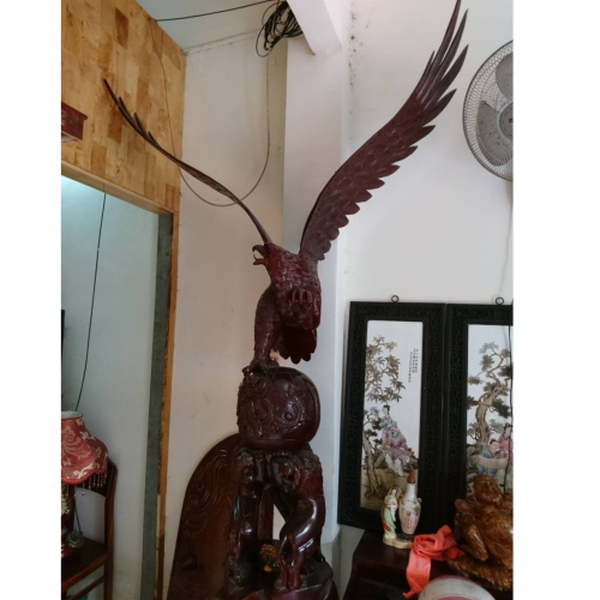 Đại bàng gỗ uy nghiêm chế ngự tà khí