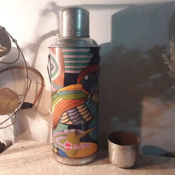 Phích nước thời bao cấp mang đến vẻ đẹp cổ điển độc đáo cho không gian