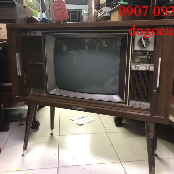 Tivi cửa lùa cổ xưa trang trí cho không gian thêm phần độc đáo