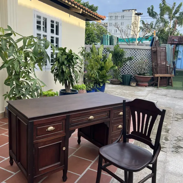 Bàn làm việc gỗ kiểu xưa