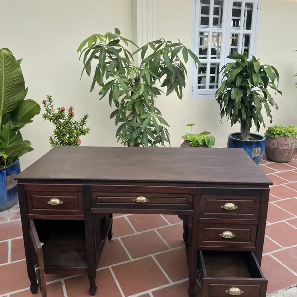 Bàn làm việc gỗ kiểu xưa