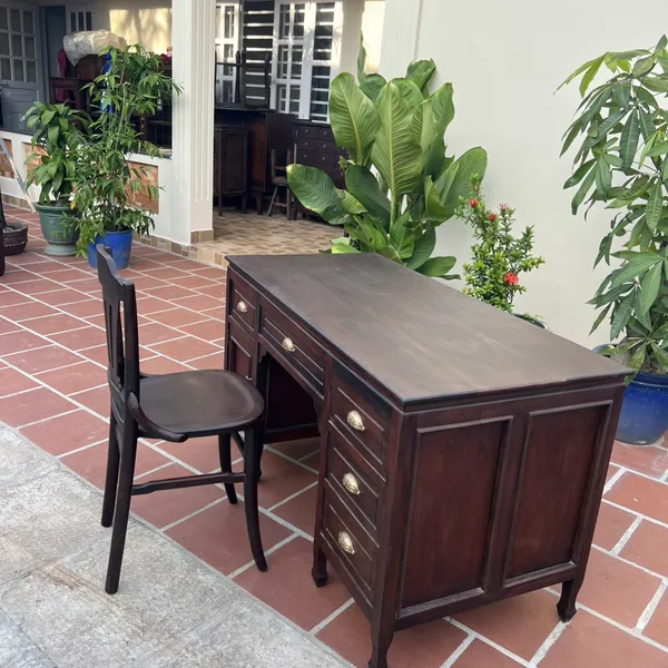 Bàn làm việc gỗ kiểu xưa