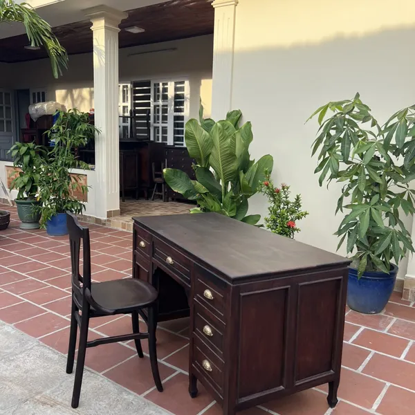 Bàn làm việc gỗ kiểu xưa