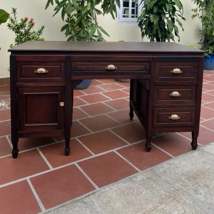 Bàn làm việc gỗ kiểu xưa