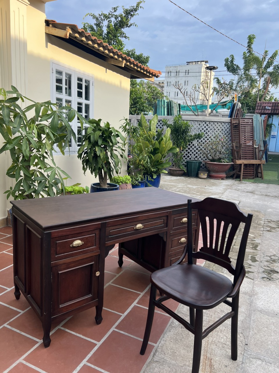 bàn làm việc xưa