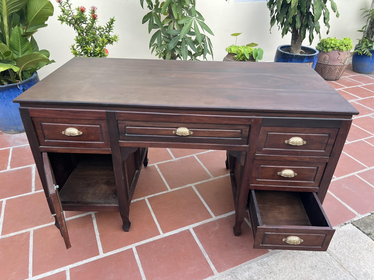 bàn làm việc xưa