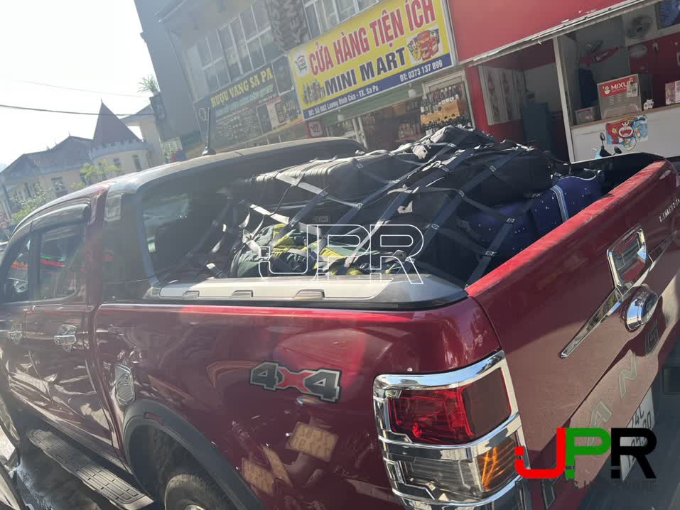 Ứng dụng thực tế Lưới chằng hàng dây đai bản 25mm với các khoen xung quanh Ứng dụng thực tế Lưới chằng hàng dây đai bản 25mm với các khoen xung quanh