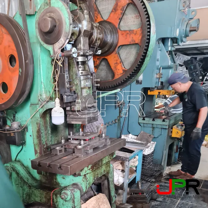 Dập chi tiết theo yêu cầu