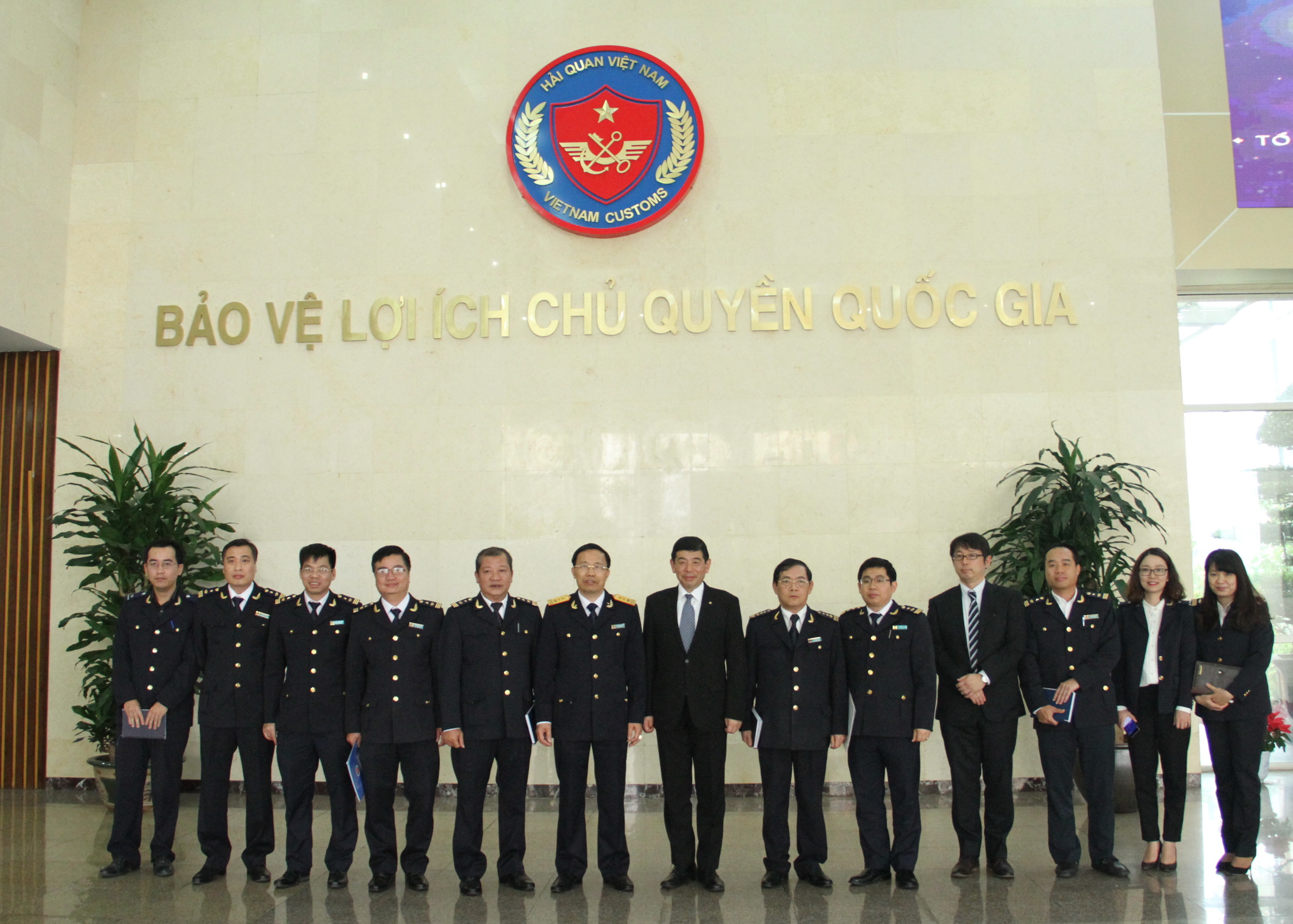 công ty dịch vụ hải quan chuyển phát nhanh