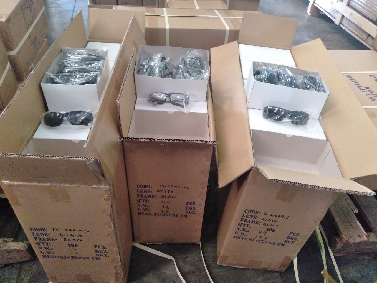 thủ tục nhập khẩu kính bảo hộ lao động