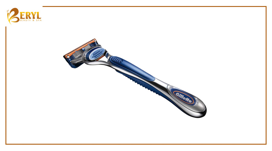 Tẩy lông chân bằng dao cạo râu Tẩy lông chân bằng dao cạo râu