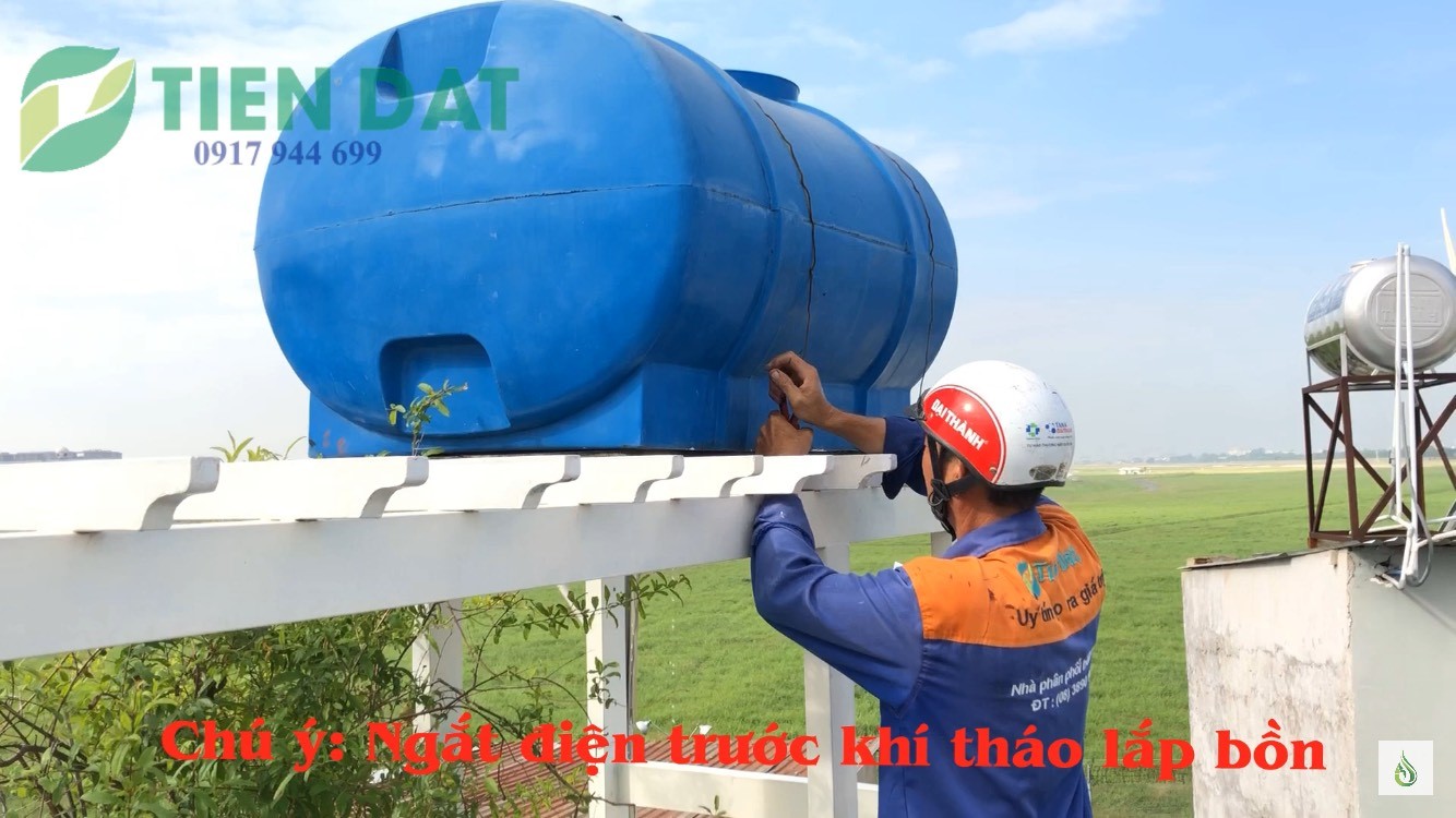 Tháo bồn nước nhựa cũ Tháo bồn nước nhựa cũ