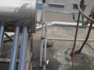 Máy nước nóng năng lượng mặt trời bị rò rỉ Máy nước nóng năng lượng mặt trời bị rò rỉ