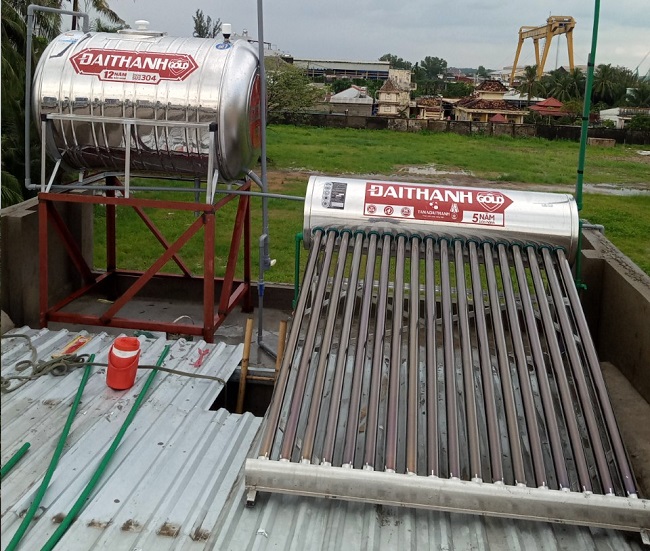 máy nước nóng năng lượng mặt trời giá rẻ