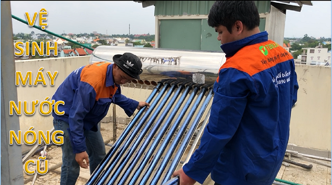 vệ sinh máy nước nóng năng lượng mặt trời