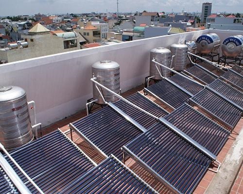 Nước nóng luôn được dự trữ trong bồn bảo ôn lên tới 72 giờ Nước nóng luôn được dự trữ trong bồn bảo ôn lên tới 72 giờ