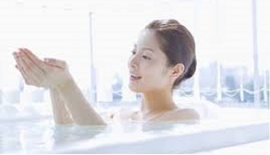 loi-ich-tam-nuoc-lanh-tư-bon-nuoc-inox-dai-thanh-HCM