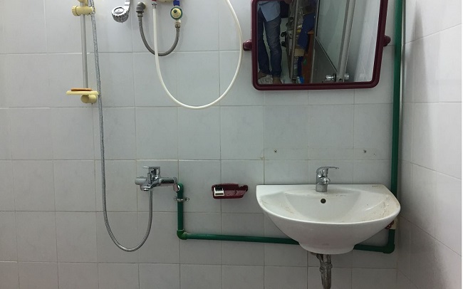 thi công đường ống nổi cho phòng vệ sinh