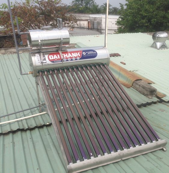 Lắp máy nước nóng năng lượng mặt trời trên mái tôn may_nuoc_nong_mat_troi_0