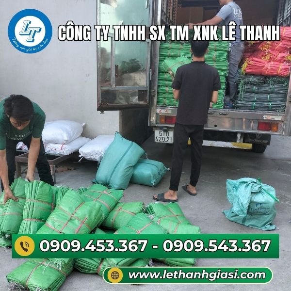 Giao bao đựng gạo cho khách Giao bao đựng gạo cho khách