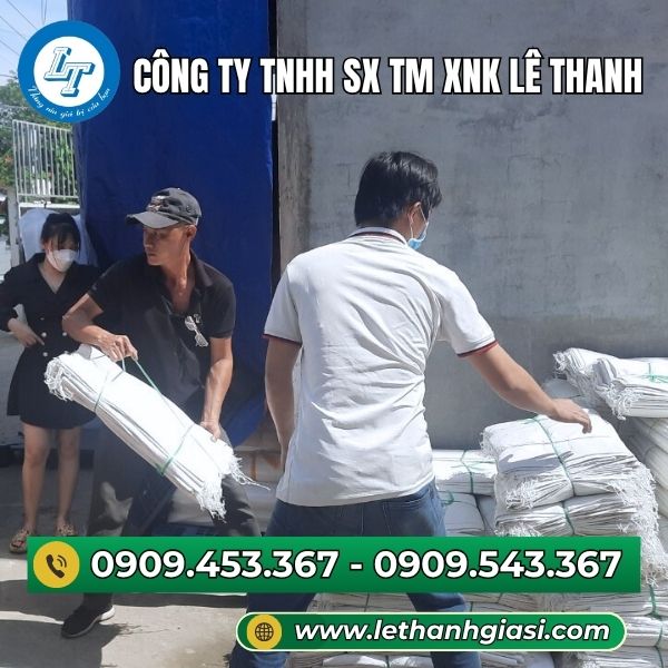 Giao bao đựng gạo cho khách Giao bao đựng gạo cho khách