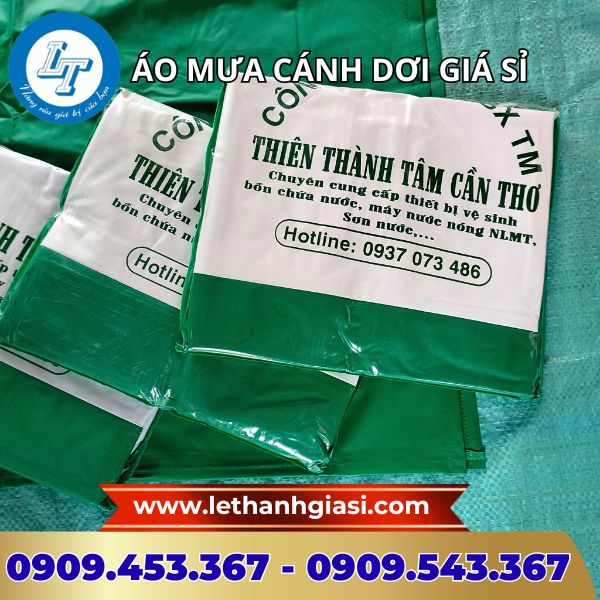 Áo mưa cánh dơi