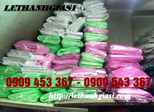 Giao túi nilon cho khách Giao túi nilon cho khách