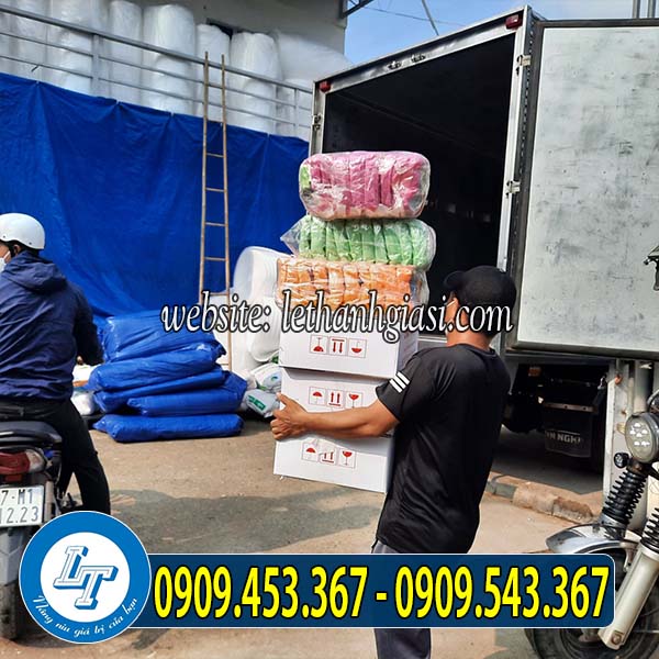 Lên hàng áo mưa giao khách sỉ Lên hàng áo mưa giao khách sỉ