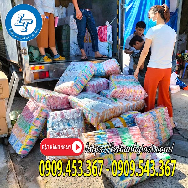 Bạt trùm xe giao hàng Bạt trùm xe giao hàng