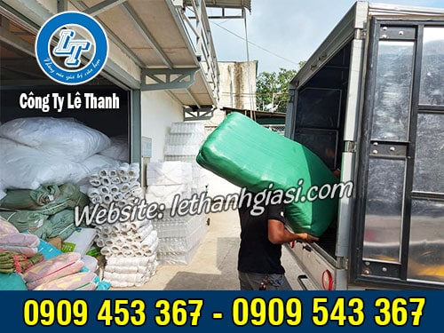 Lên hàng đi giao cho khách sỉ tại kho Lê Thanh Dây nilon ống