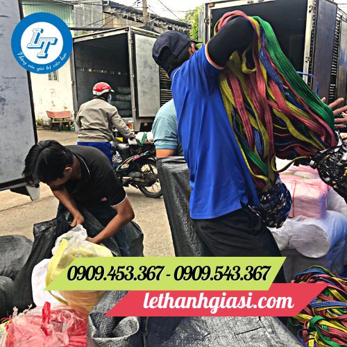 Đóng bao dây ràng giao chành xe cho khách Đóng bao dây ràng giao chành xe cho khách