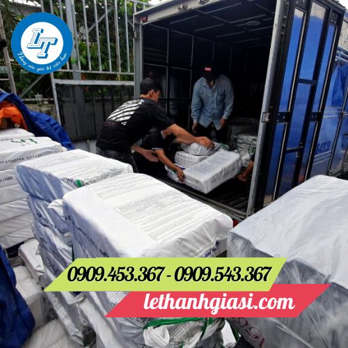 Giao túi rác cuộn cho khách Giao túi rác cuộn cho khách