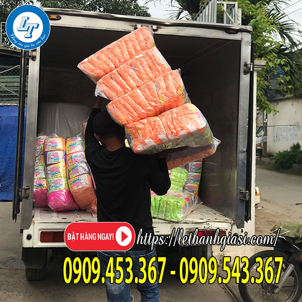 Giao hàng áo mưa Giao hàng áo mưa