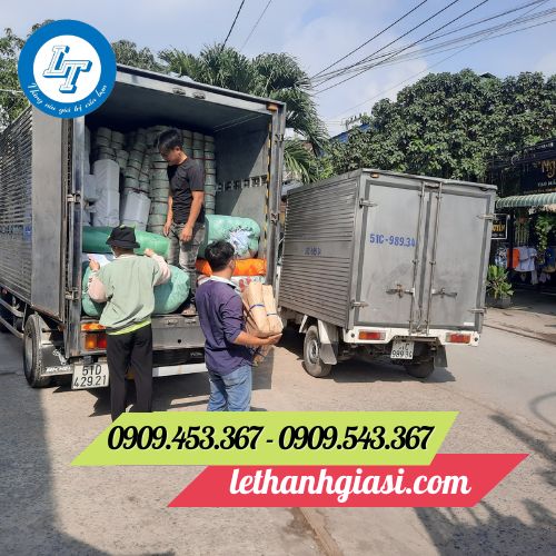 Tạp dề nhựa giao hàng